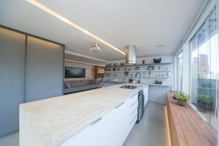 Apartamento à venda com 310m², 3 quartos e 3 vagas Apartamento à venda com 310m², 3 quartos e 3 vagasÁrea gourmet - cobertura