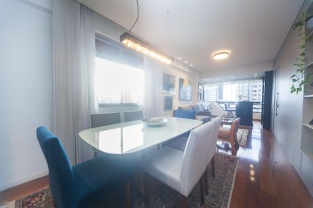 Apartamento à venda com 310m², 3 quartos e 3 vagas Apartamento à venda com 310m², 3 quartos e 3 vagasSala de Jantar