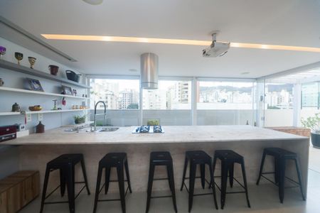Apartamento à venda com 310m², 3 quartos e 3 vagas Apartamento à venda com 310m², 3 quartos e 3 vagasÁrea gourmet - cobertura