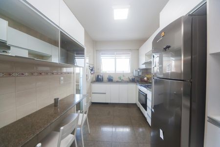 Apartamento à venda com 310m², 3 quartos e 3 vagas Apartamento à venda com 310m², 3 quartos e 3 vagasBanheiro suite