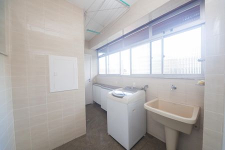 Apartamento à venda com 310m², 3 quartos e 3 vagas Apartamento à venda com 310m², 3 quartos e 3 vagasÁrea de Serviço