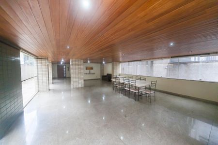 Apartamento à venda com 310m², 3 quartos e 3 vagas Apartamento à venda com 310m², 3 quartos e 3 vagasÁrea comum - Salão de festas