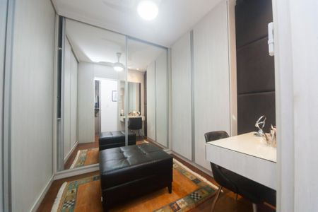 Apartamento à venda com 310m², 3 quartos e 3 vagas Apartamento à venda com 310m², 3 quartos e 3 vagasCloset da suíte