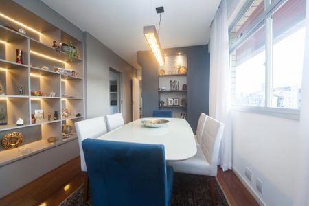 Apartamento à venda com 310m², 3 quartos e 3 vagas Apartamento à venda com 310m², 3 quartos e 3 vagasSala de Jantar