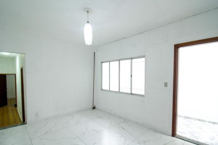 Casa para alugar com 120m², 2 quartos e 2 vagas Casa para alugar com 120m², 2 quartos e 2 vagasSala