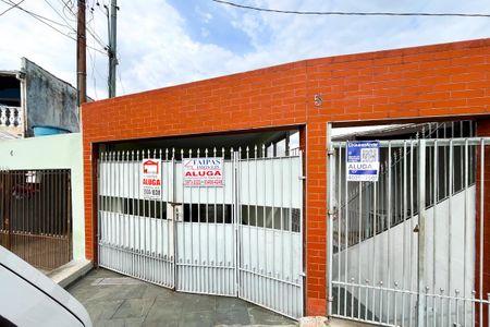 Casa para alugar com 120m², 2 quartos e 2 vagas Casa para alugar com 120m², 2 quartos e 2 vagasFachada