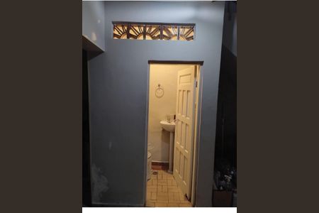 Banheiro  de casa à venda com 2 quartos, 250m² em Jardim Moncoes, Santo André