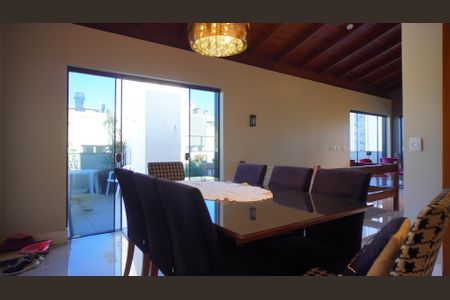 Apartamento à venda com 229m², 3 quartos e 2 vagasCobertura 