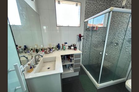 Casa de condomínio à venda com 400m², 4 quartos e 5 vagasBanheiro do Quarto 1 - Suíte