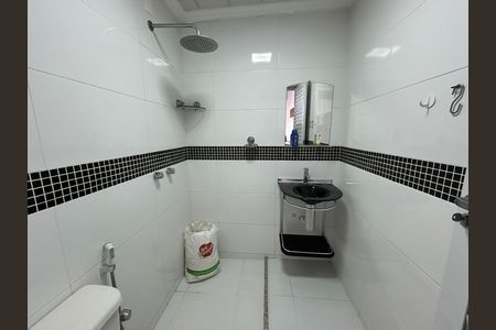 Casa de condomínio à venda com 400m², 4 quartos e 5 vagasBanheiro da área Gourmet