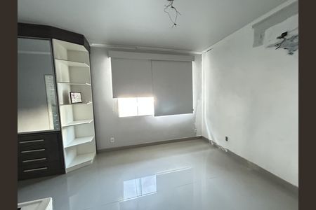 Casa de condomínio à venda com 400m², 4 quartos e 5 vagasQuarto 3 - Suíte