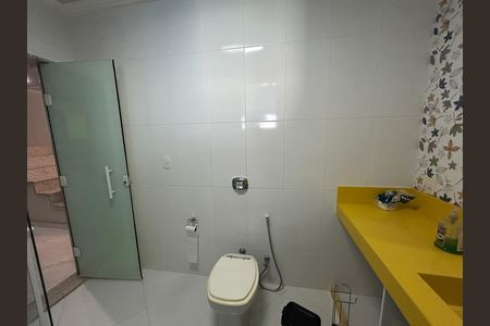 Casa de condomínio à venda com 400m², 4 quartos e 5 vagasBanheiro Social