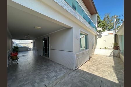 Casa de condomínio à venda com 400m², 4 quartos e 5 vagasGaragem / Fachada