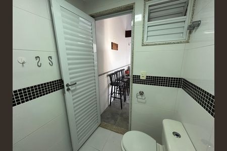 Casa de condomínio à venda com 400m², 4 quartos e 5 vagasBanheiro da área Gourmet