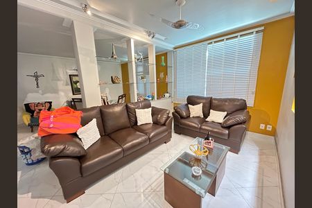 Sala de casa de condomínio à venda com 4 quartos, 400m² em Vila Valqueire, Rio de Janeiro