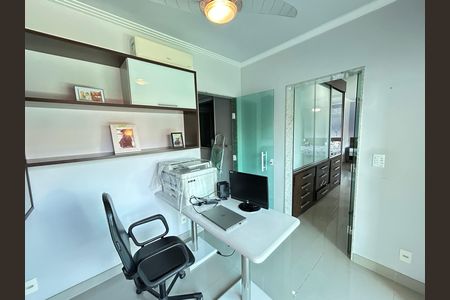 Casa de condomínio à venda com 400m², 4 quartos e 5 vagasEscritório