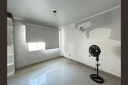 Casa de condomínio à venda com 400m², 4 quartos e 5 vagasQuarto 3 - Suíte