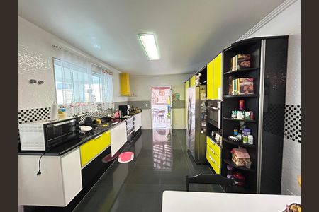 Casa de condomínio à venda com 400m², 4 quartos e 5 vagasCozinha