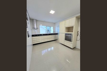Casa à venda com 175m², 3 quartos e 4 vagas