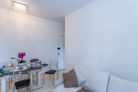 Apartamento à venda com 55m², 2 quartos e 1 vaga Apartamento à venda com 55m², 2 quartos e 1 vagaSala