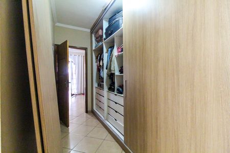 Casa de condomínio para alugar com 250m², 3 quartos e 2 vagasCloset da suíte