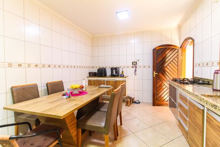 Casa de condomínio para alugar com 250m², 3 quartos e 2 vagasCozinha