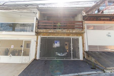 Casa de condomínio para alugar com 250m², 3 quartos e 2 vagasFachada + Placa