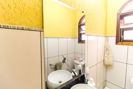 Casa de condomínio para alugar com 250m², 3 quartos e 2 vagasLavabo