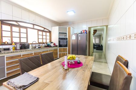 Casa de condomínio para alugar com 250m², 3 quartos e 2 vagasCozinha