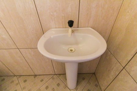 Casa de condomínio para alugar com 250m², 3 quartos e 2 vagasBanheiro de Serviço