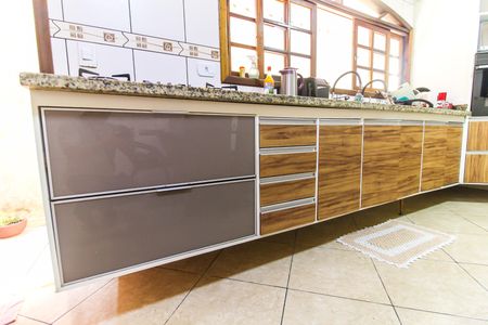 Casa de condomínio para alugar com 250m², 3 quartos e 2 vagasCozinha