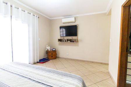 Casa de condomínio para alugar com 250m², 3 quartos e 2 vagasSuíte