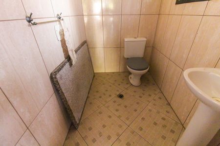 Casa de condomínio para alugar com 250m², 3 quartos e 2 vagasBanheiro de Serviço