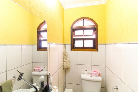 Casa de condomínio para alugar com 250m², 3 quartos e 2 vagasLavabo