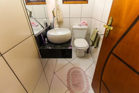 Casa de condomínio para alugar com 250m², 3 quartos e 2 vagasLavabo