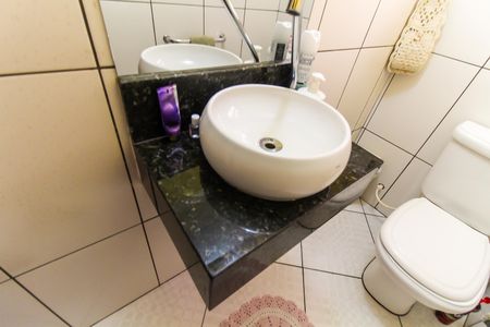 Casa de condomínio para alugar com 250m², 3 quartos e 2 vagasLavabo