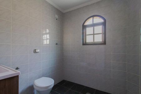 Casa para alugar com 250m², 3 quartos e 4 vagasBanheiro 1