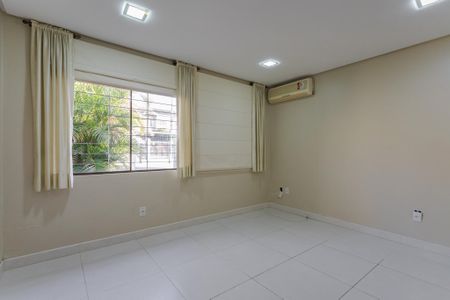 Casa à venda com 147m², 4 quartos e 3 vagasSuite