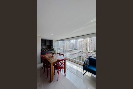 Apartamento para alugar com 122m², 3 quartos e 3 vagas Apartamento para alugar com 122m², 3 quartos e 3 vagasVaranda