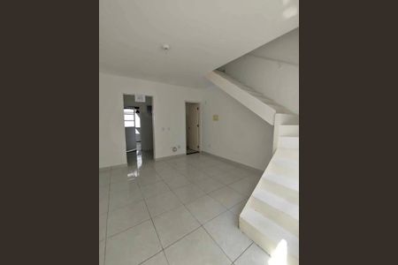Sala de casa de condomínio para alugar com 2 quartos, 86m² em Água Espraiada (caucaia do Alto), Cotia