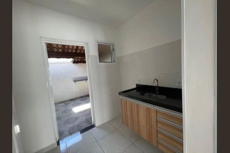 Cozinha de casa de condomínio para alugar com 2 quartos, 86m² em Água Espraiada (caucaia do Alto), Cotia