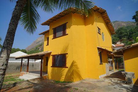Casa para alugar com 472m², 4 quartos e 5 vagasQuintal