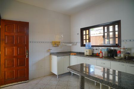 Casa para alugar com 472m², 4 quartos e 5 vagasCozinha