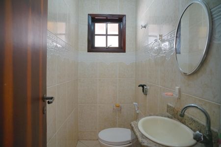 Casa para alugar com 472m², 4 quartos e 5 vagasLavabo