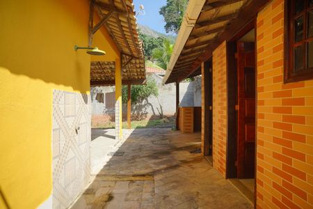 Casa para alugar com 472m², 4 quartos e 5 vagasQuintal