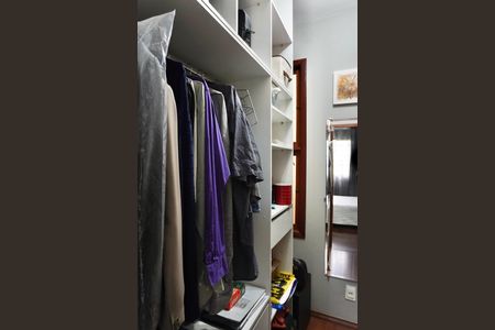 Casa à venda com 210m², 3 quartos e 3 vagasCloset da suíte