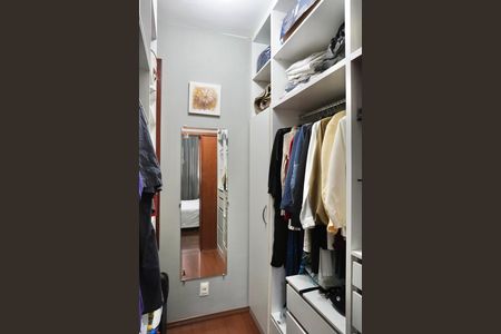 Casa à venda com 210m², 3 quartos e 3 vagasCloset da suíte