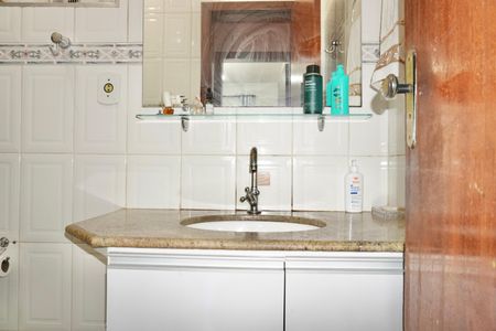 Casa à venda com 210m², 3 quartos e 3 vagasBanheiro Social