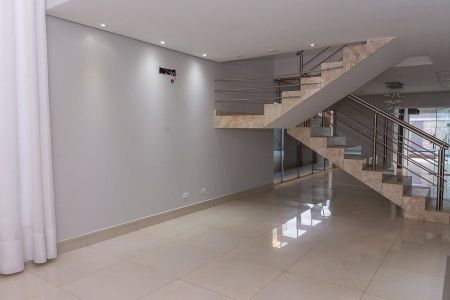 Casa de condomínio para alugar com 320m², 3 quartos e 4 vagas Casa de condomínio para alugar com 320m², 3 quartos e 4 vagasSala