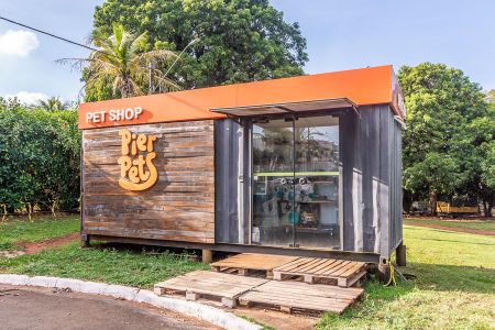 Casa de condomínio para alugar com 320m², 3 quartos e 4 vagas Casa de condomínio para alugar com 320m², 3 quartos e 4 vagasÁrea Comum -Pet Shop
